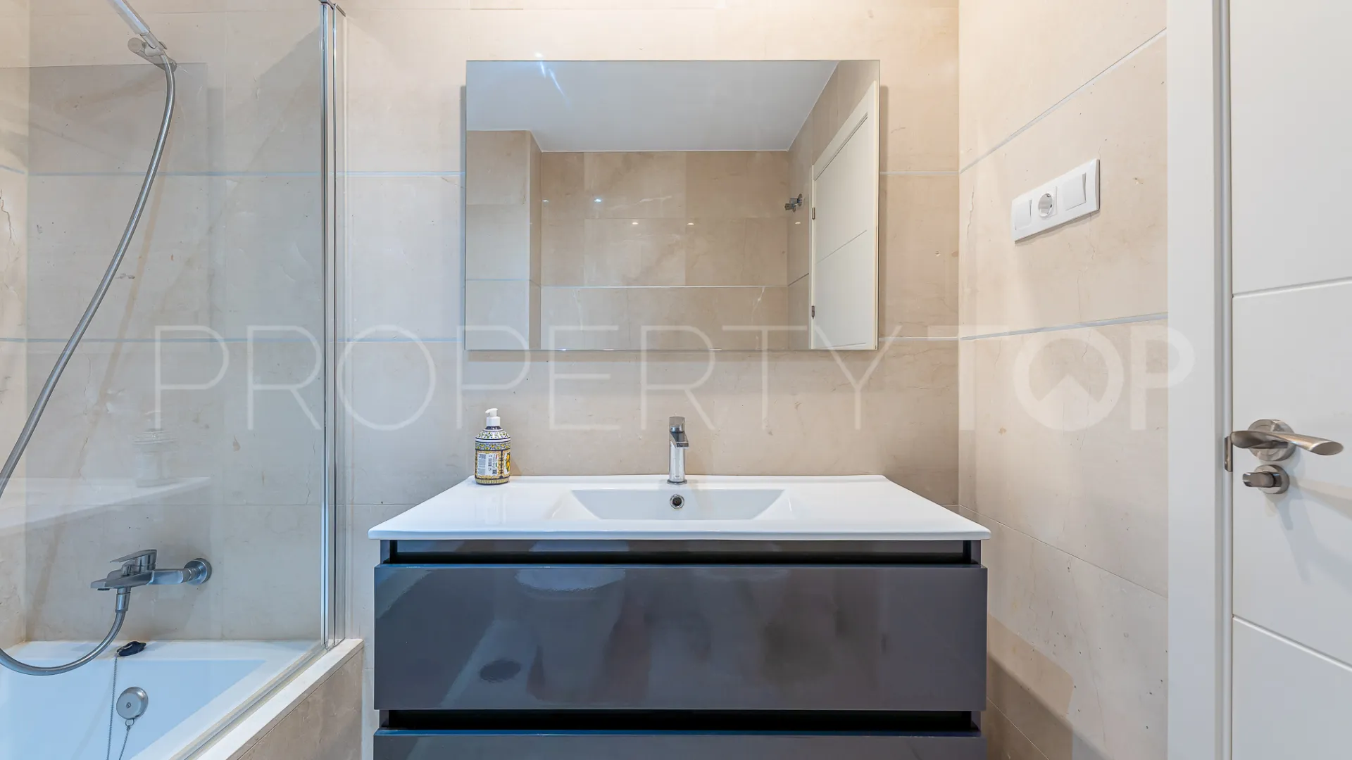 Apartamento planta baja a la venta en Doña Julia con 2 dormitorios