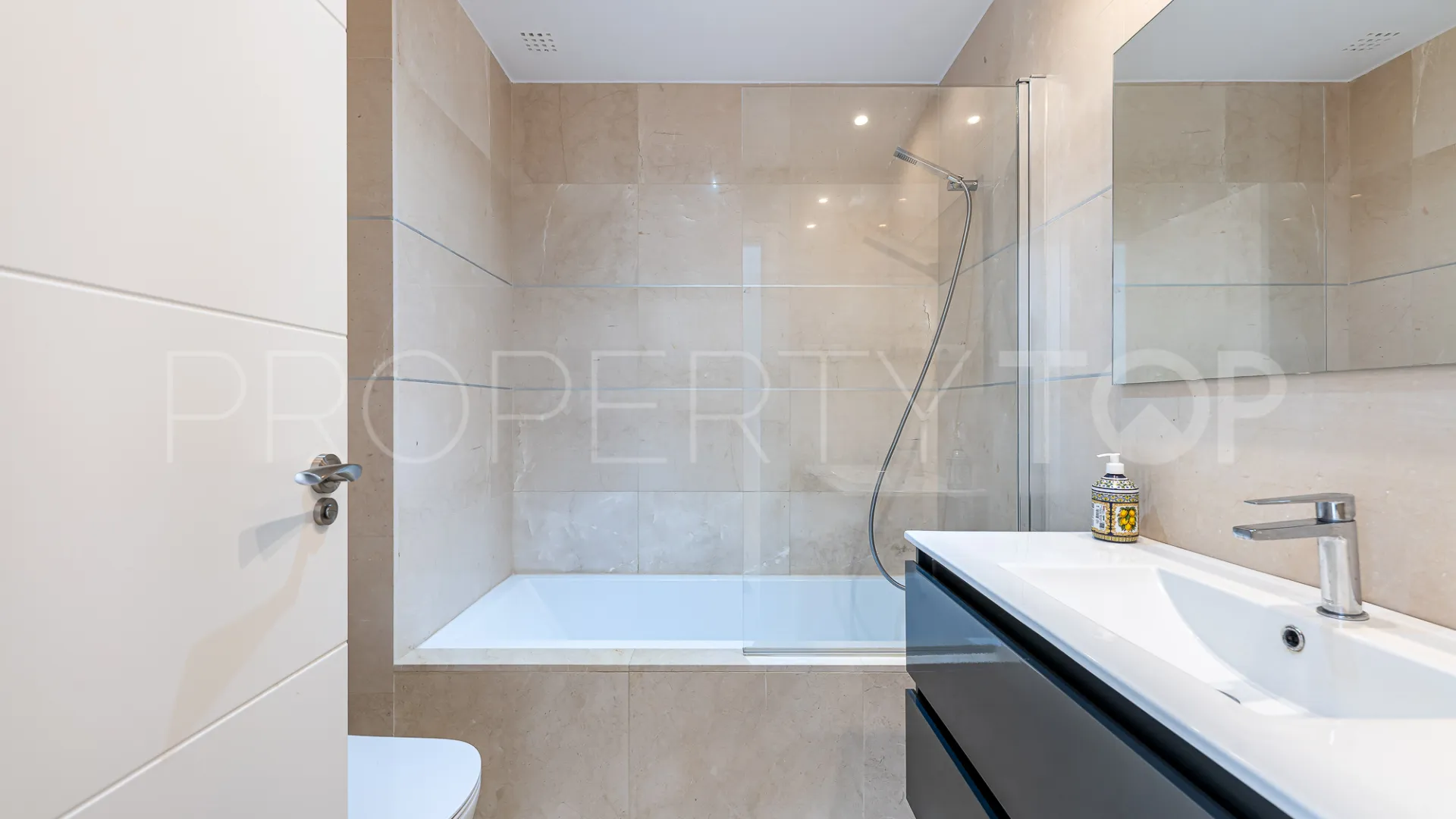 Apartamento planta baja a la venta en Doña Julia con 2 dormitorios