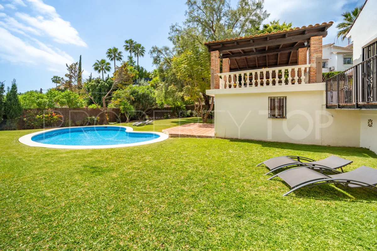 For sale 4 bedrooms villa in El Rosario