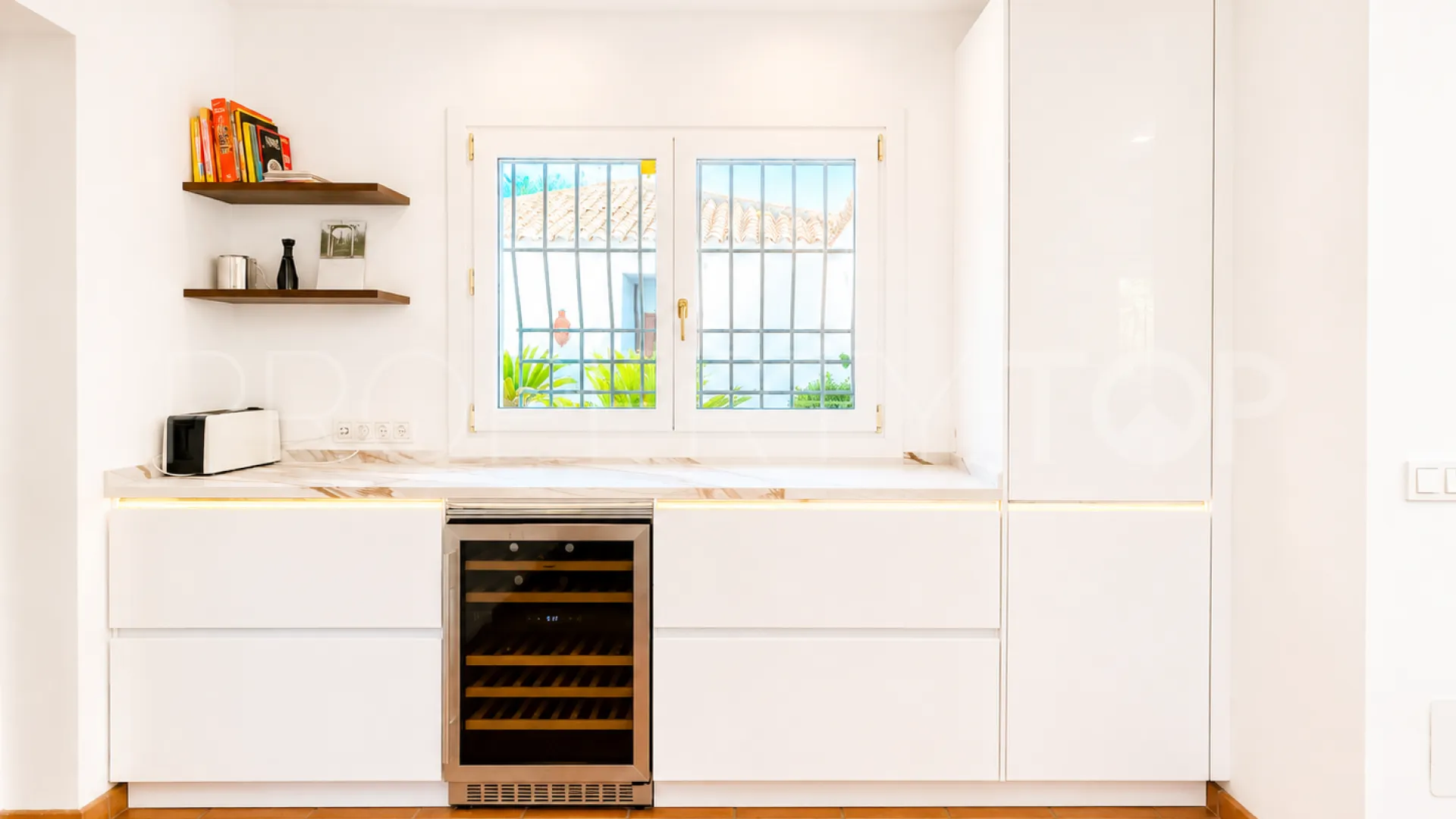 Se vende villa de 6 dormitorios en Zona D