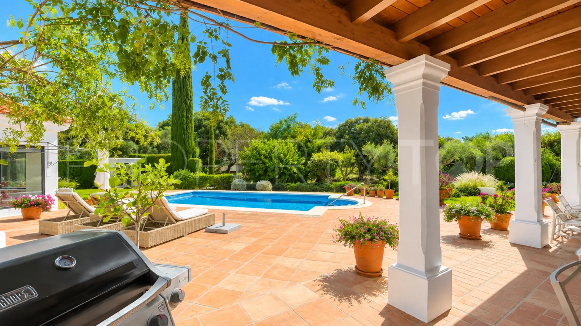 Se vende villa de 6 dormitorios en Zona D