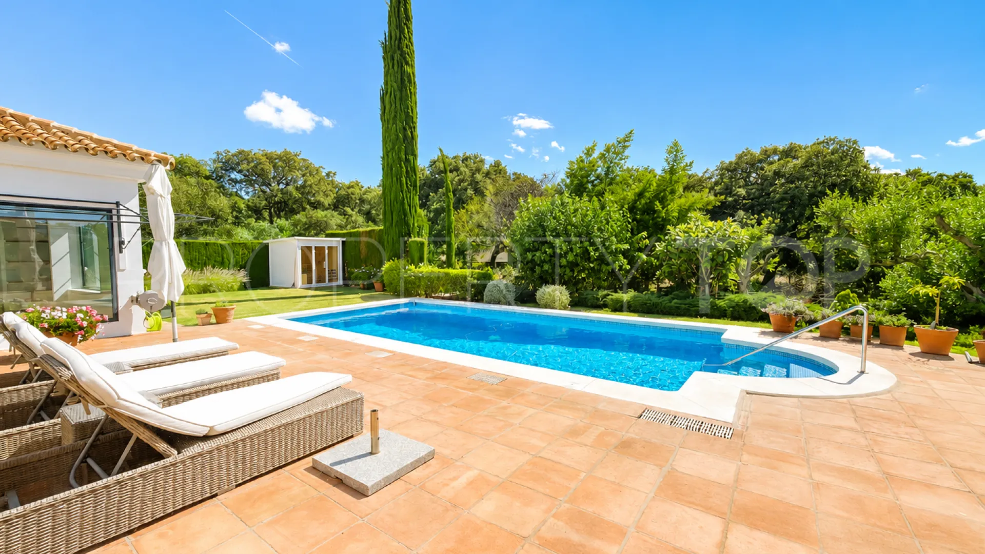 Se vende villa de 6 dormitorios en Zona D