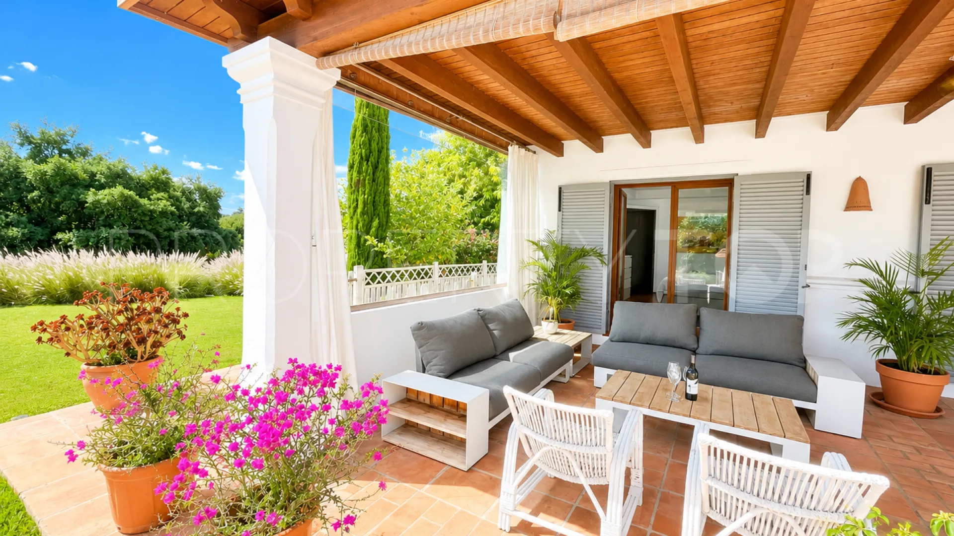 Se vende villa de 6 dormitorios en Zona D