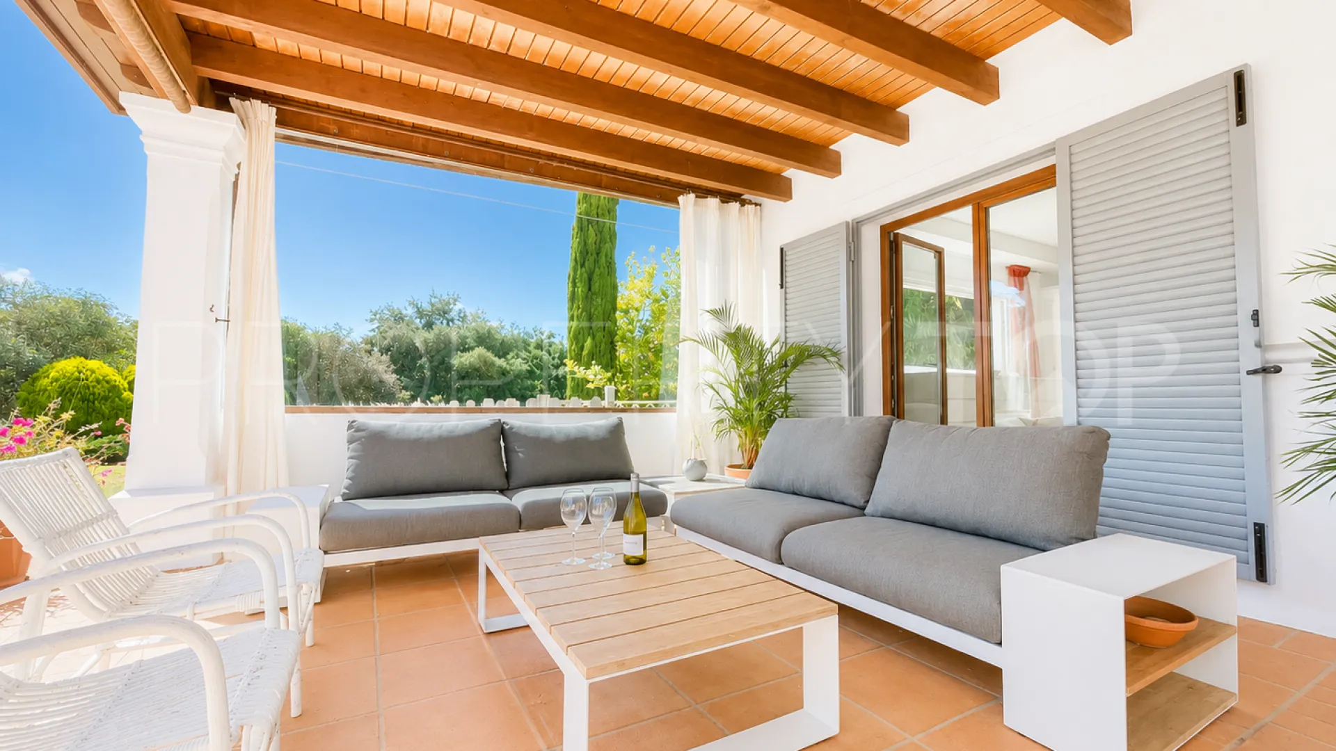 Se vende villa de 6 dormitorios en Zona D