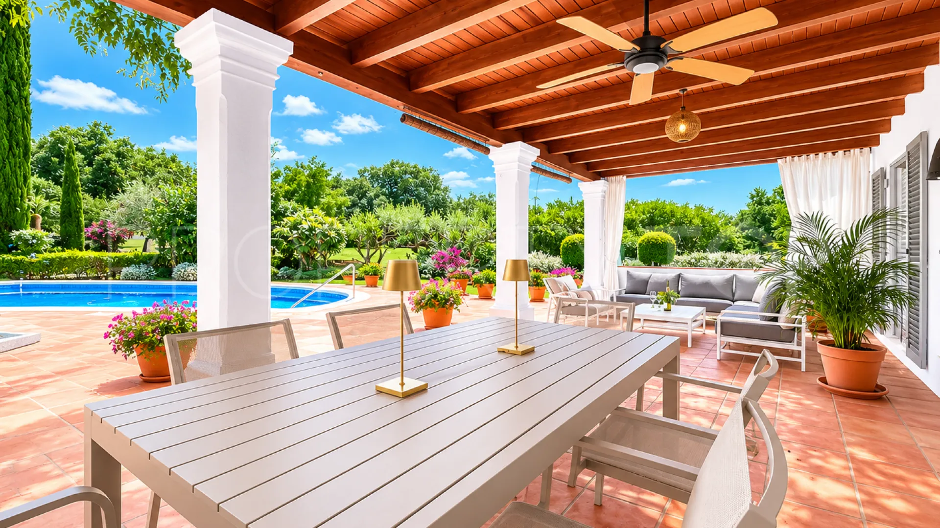 Se vende villa de 6 dormitorios en Zona D