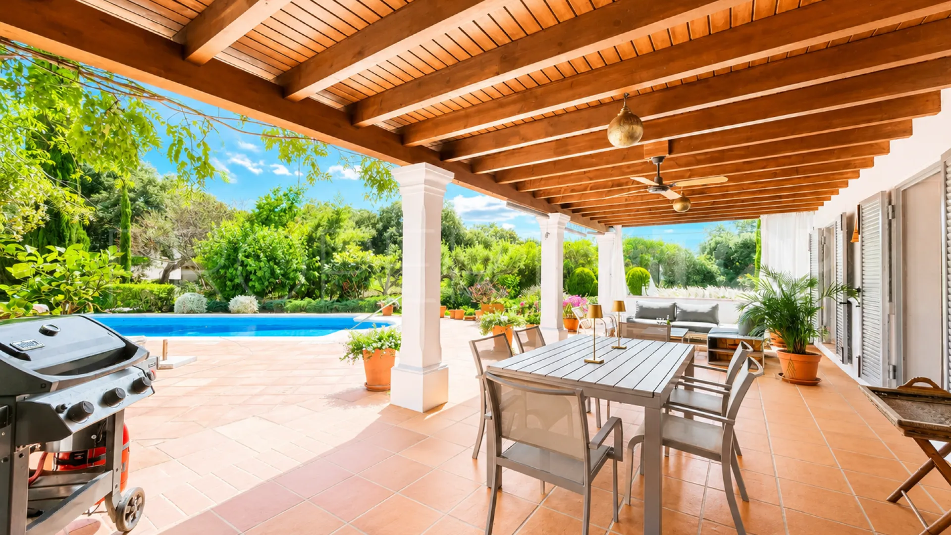 Se vende villa de 6 dormitorios en Zona D