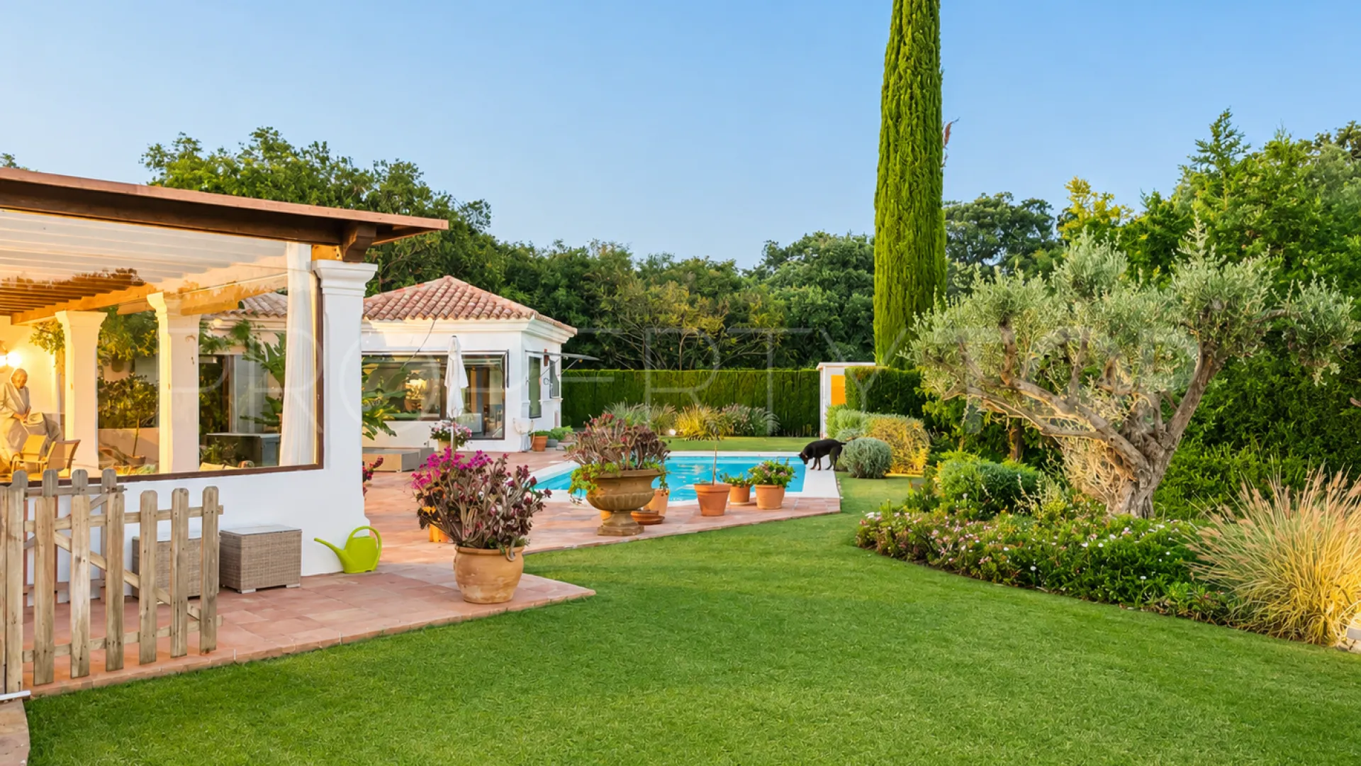 Se vende villa de 6 dormitorios en Zona D