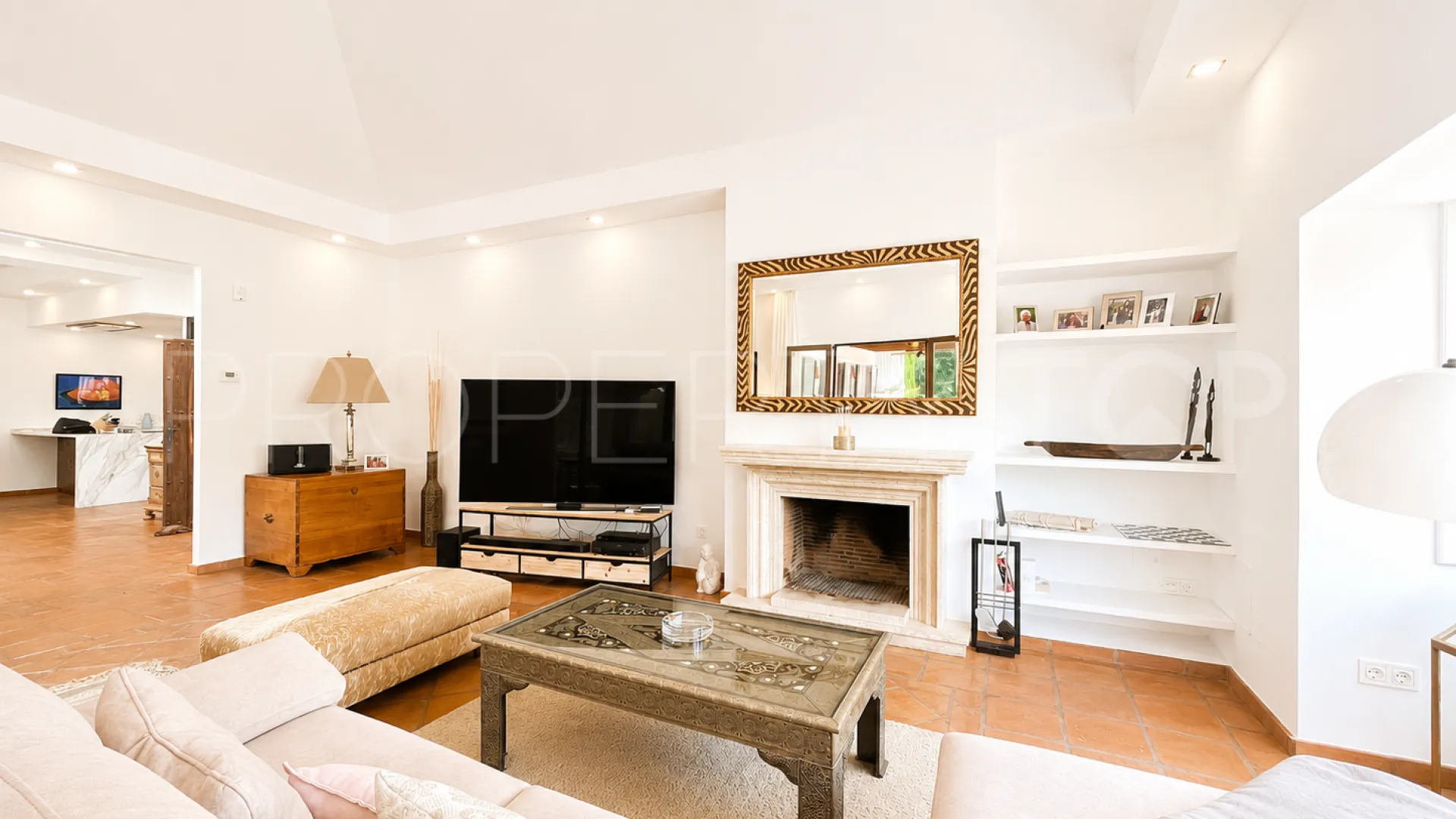Se vende villa de 6 dormitorios en Zona D