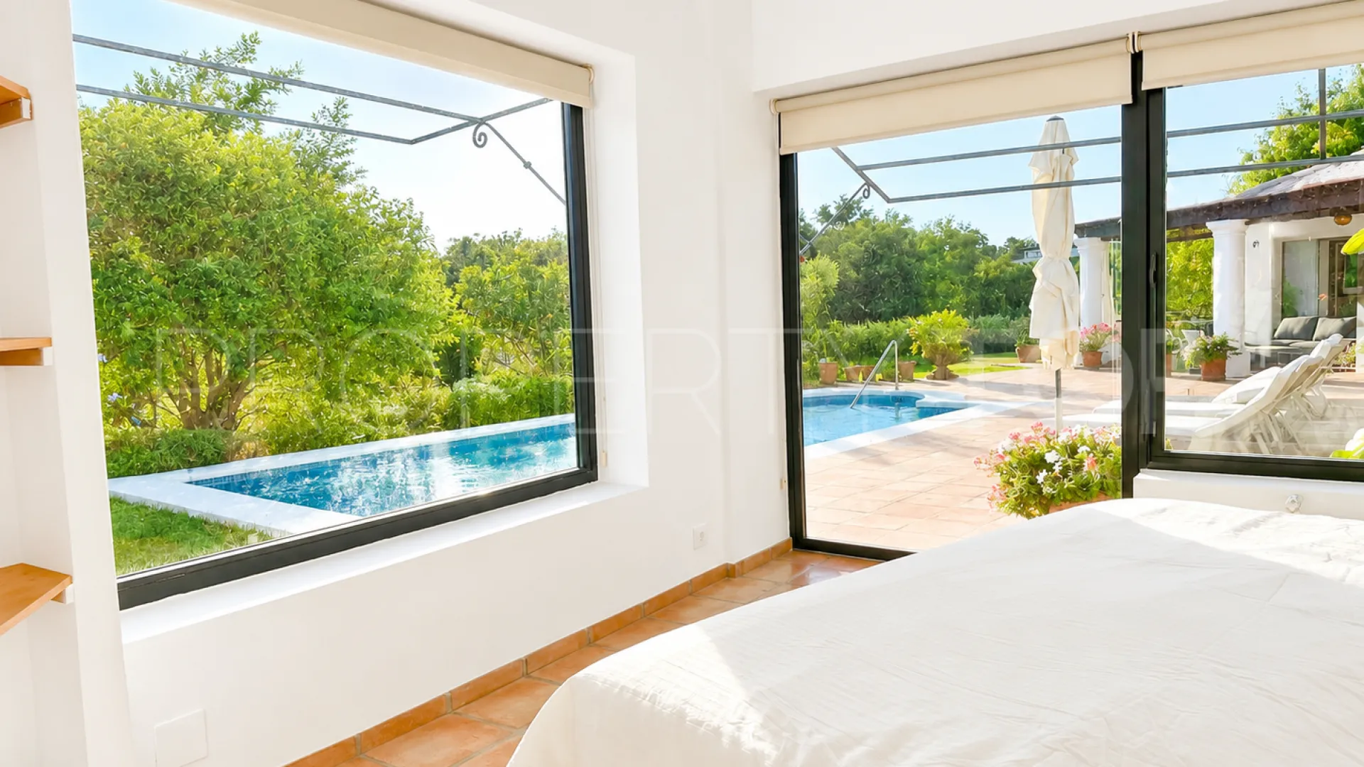 Se vende villa de 6 dormitorios en Zona D