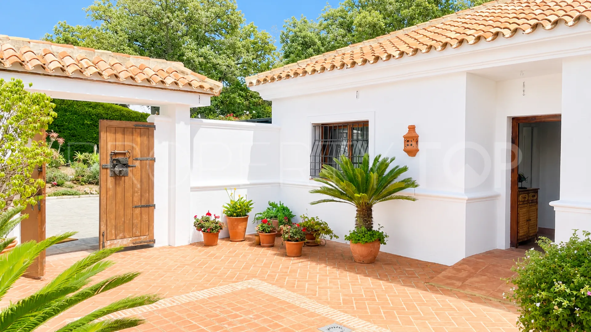 Se vende villa de 6 dormitorios en Zona D