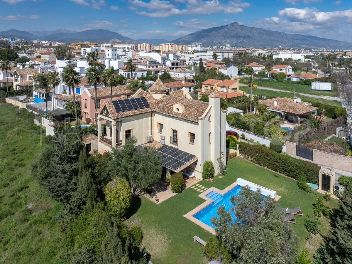 Villa con 5 dormitorios en venta en Linda Vista Alta
