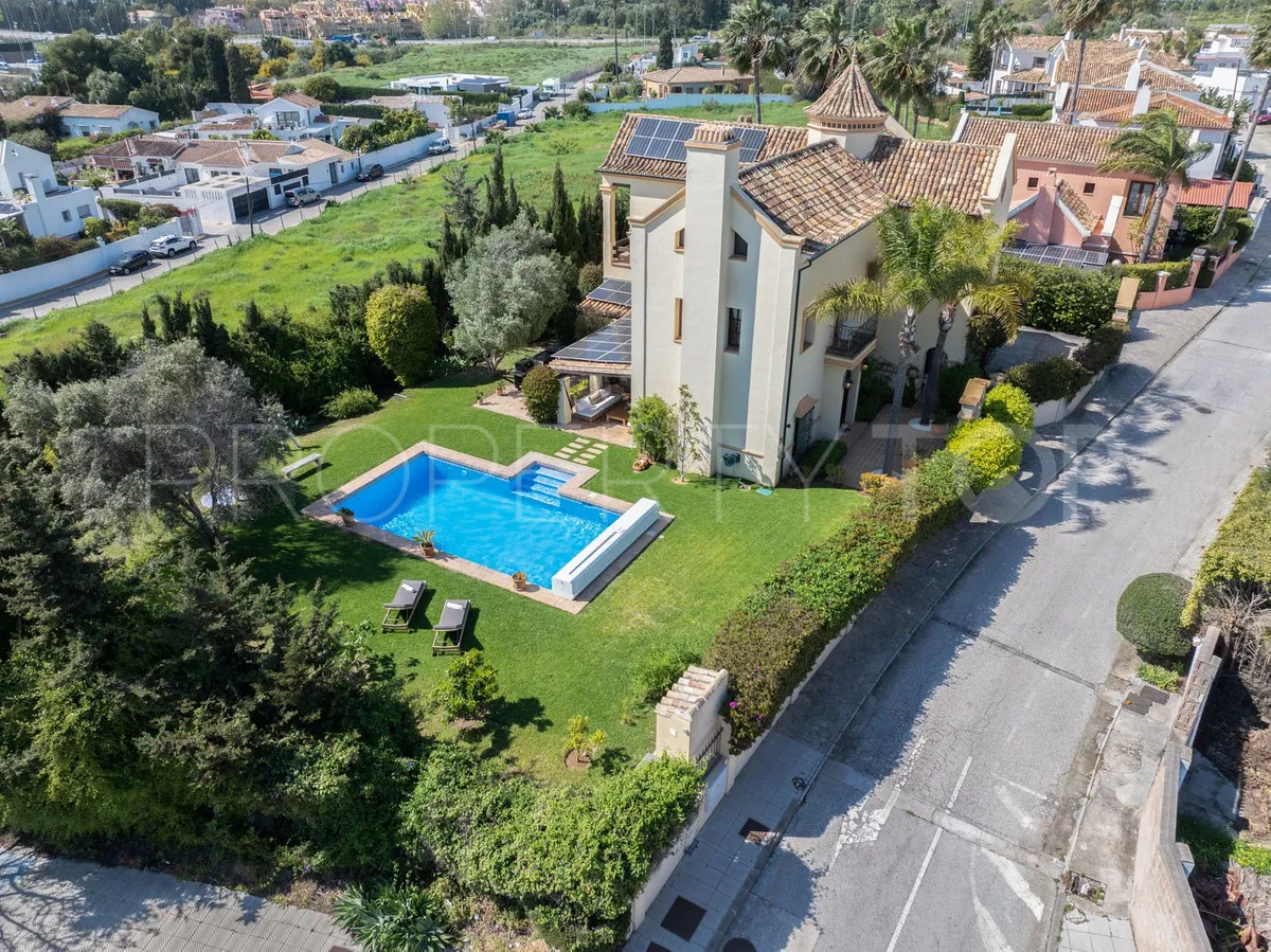 Villa con 5 dormitorios en venta en Linda Vista Alta
