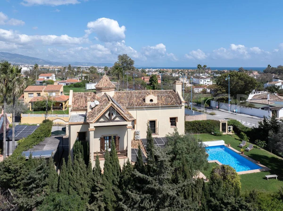 Villa con 5 dormitorios en venta en Linda Vista Alta