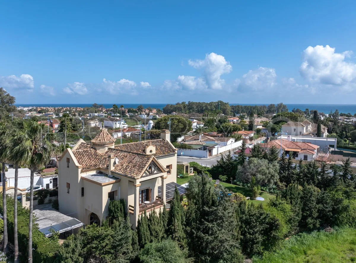 Villa con 5 dormitorios en venta en Linda Vista Alta
