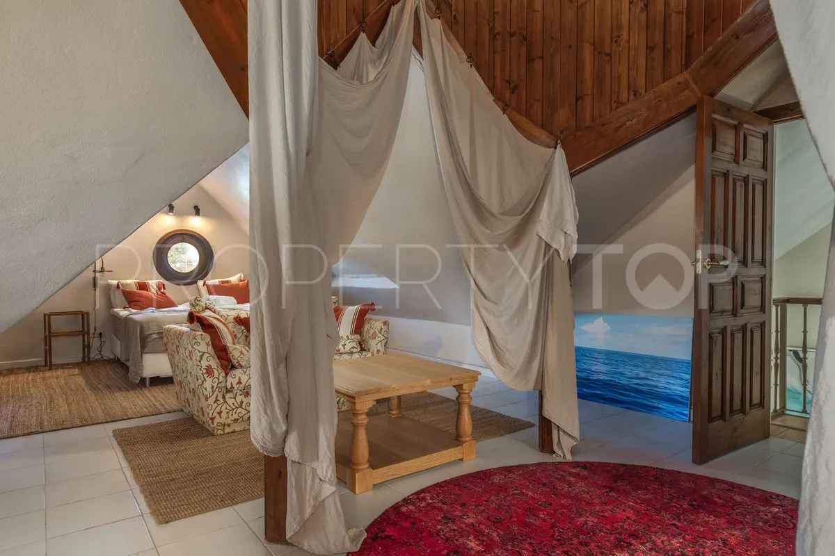 Villa con 5 dormitorios en venta en Linda Vista Alta