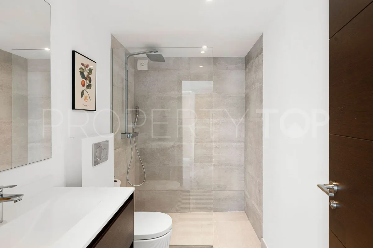 Villa de 4 dormitorios en venta en Nueva Andalucia