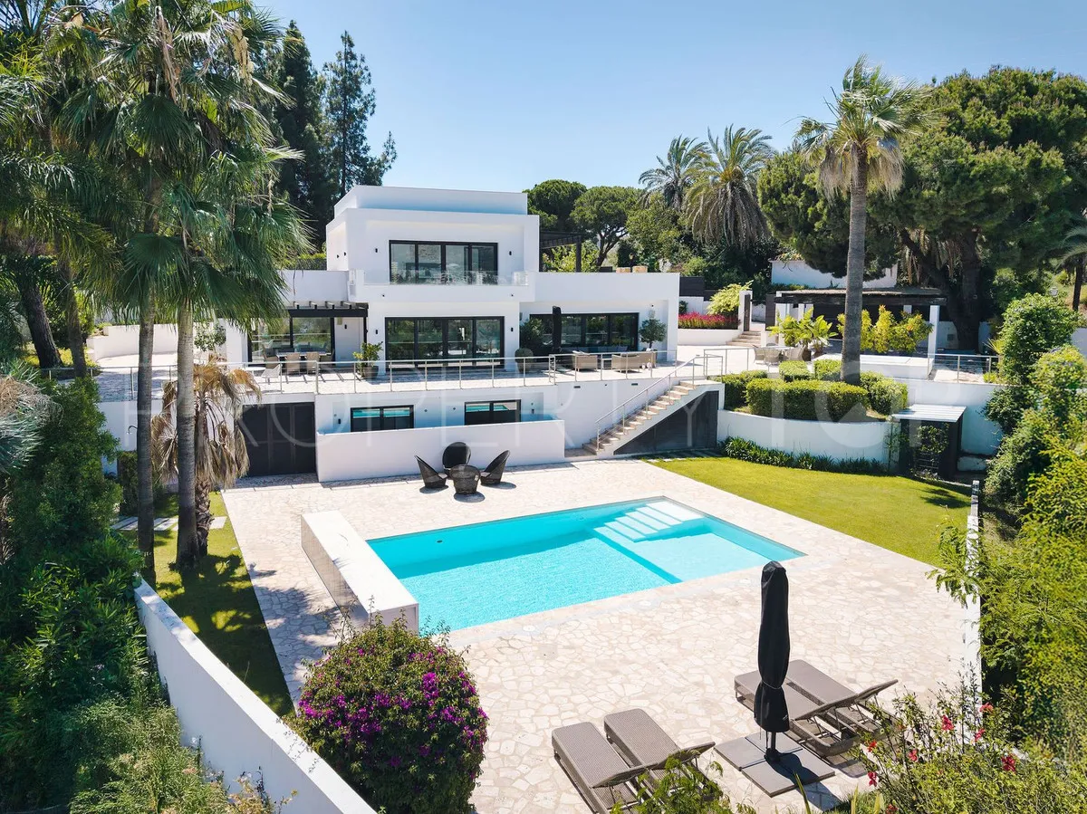 Villa de 4 dormitorios en venta en Nueva Andalucia