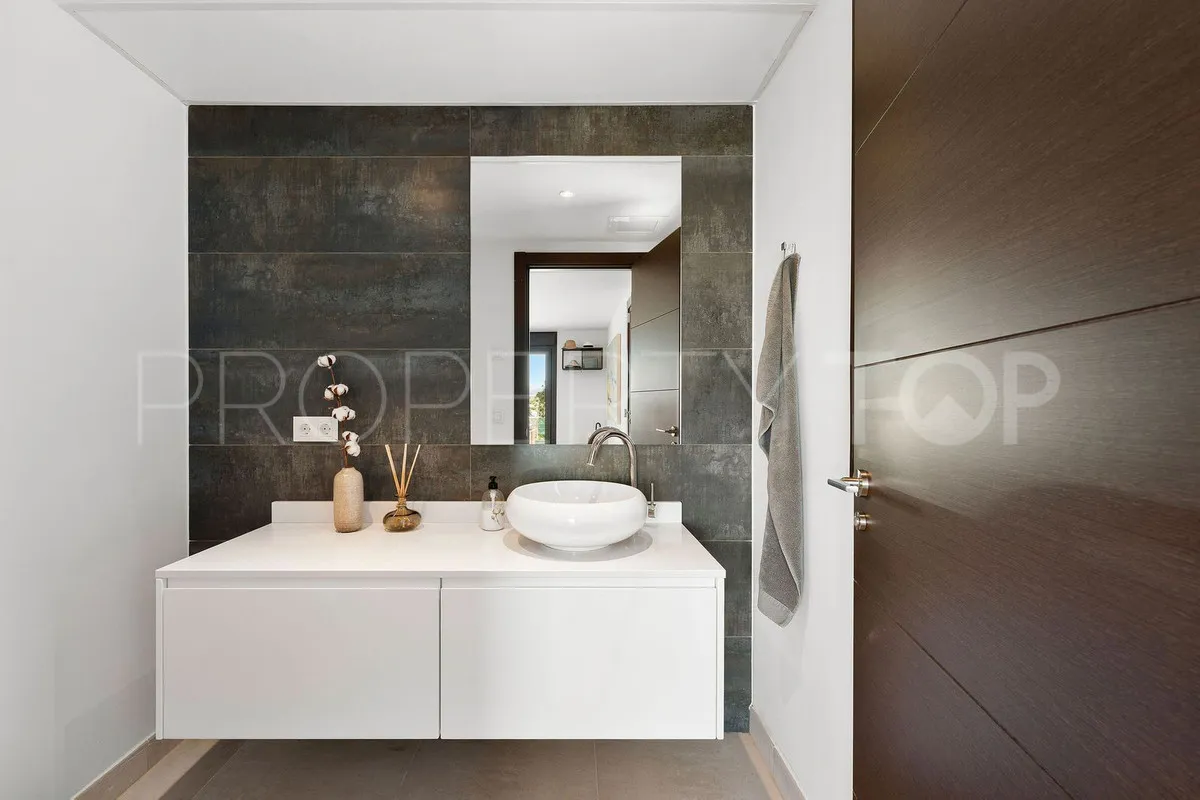 Villa de 4 dormitorios en venta en Nueva Andalucia