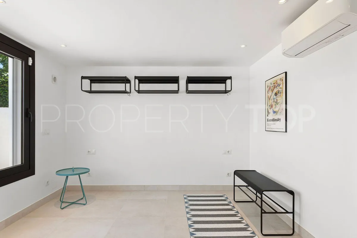Villa de 4 dormitorios en venta en Nueva Andalucia