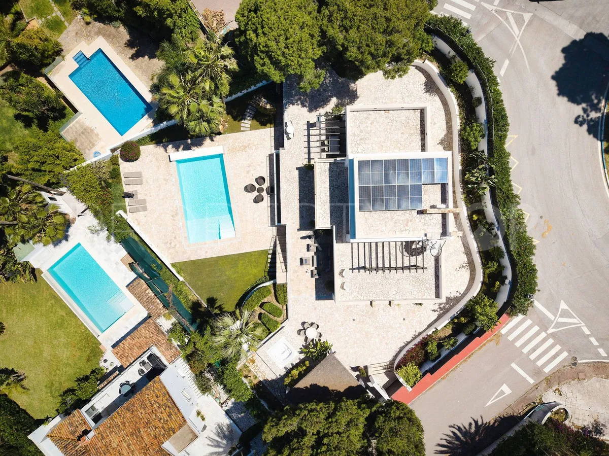 Villa de 4 dormitorios en venta en Nueva Andalucia
