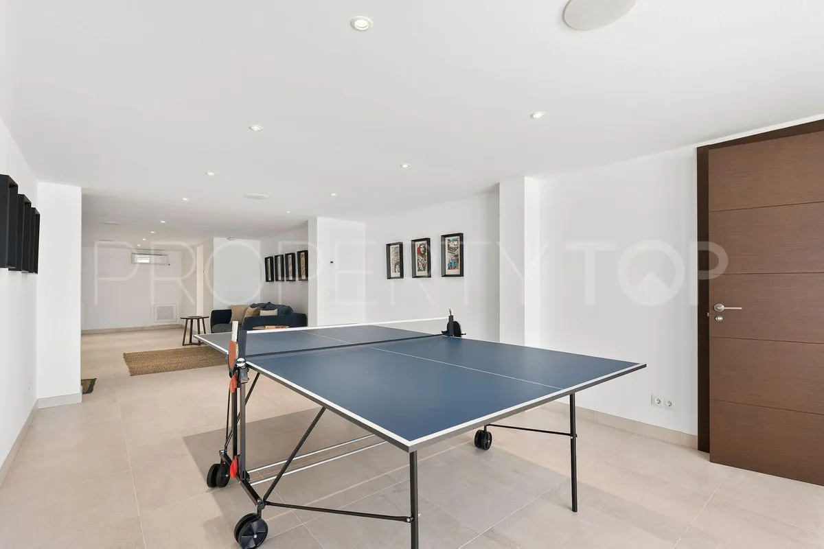 Villa de 4 dormitorios en venta en Nueva Andalucia
