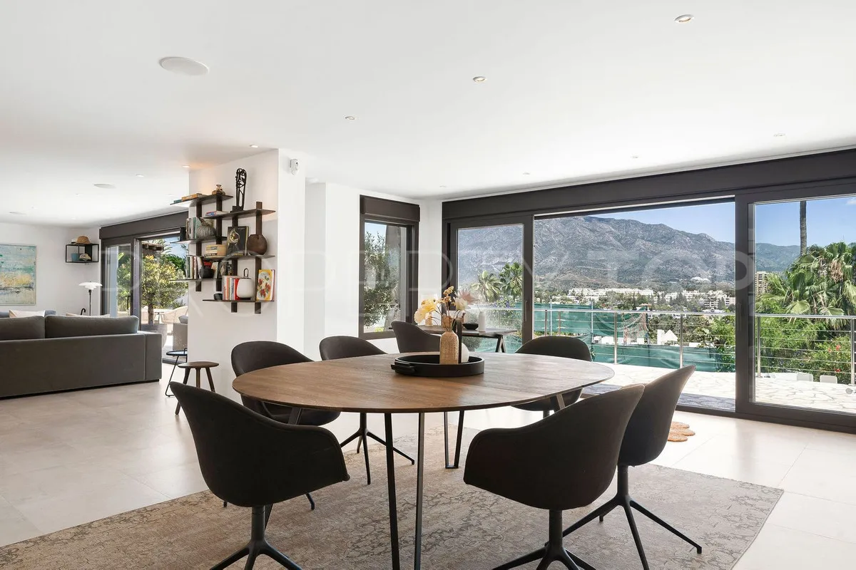 Villa de 4 dormitorios en venta en Nueva Andalucia