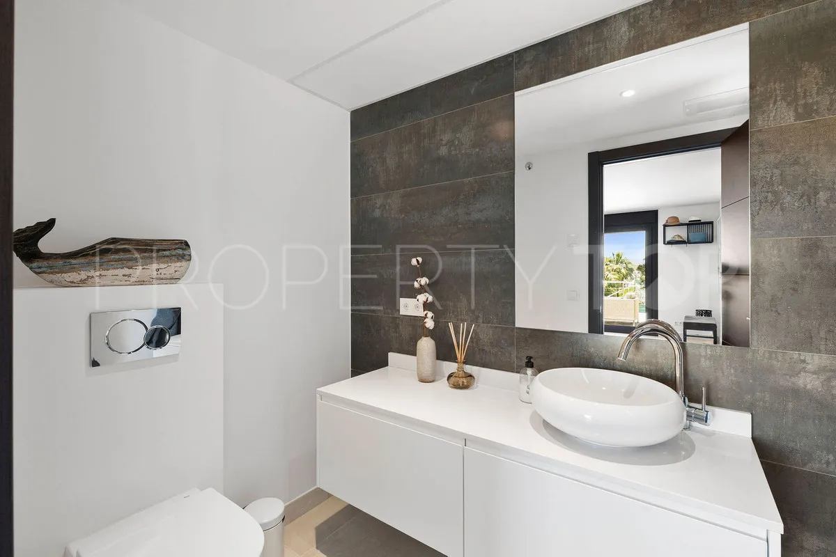 Villa de 4 dormitorios en venta en Nueva Andalucia