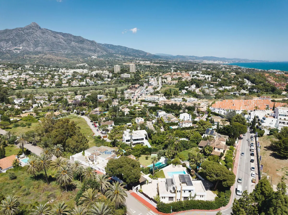 Villa de 4 dormitorios en venta en Nueva Andalucia