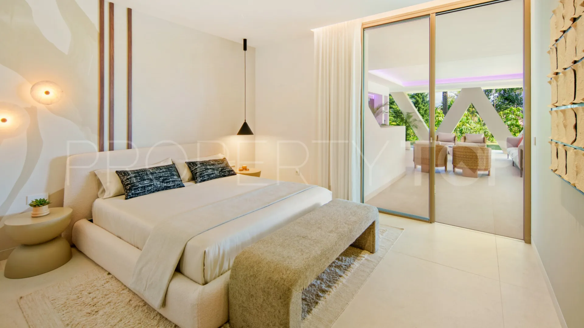 Buy villa with 5 bedrooms in Nueva Andalucia