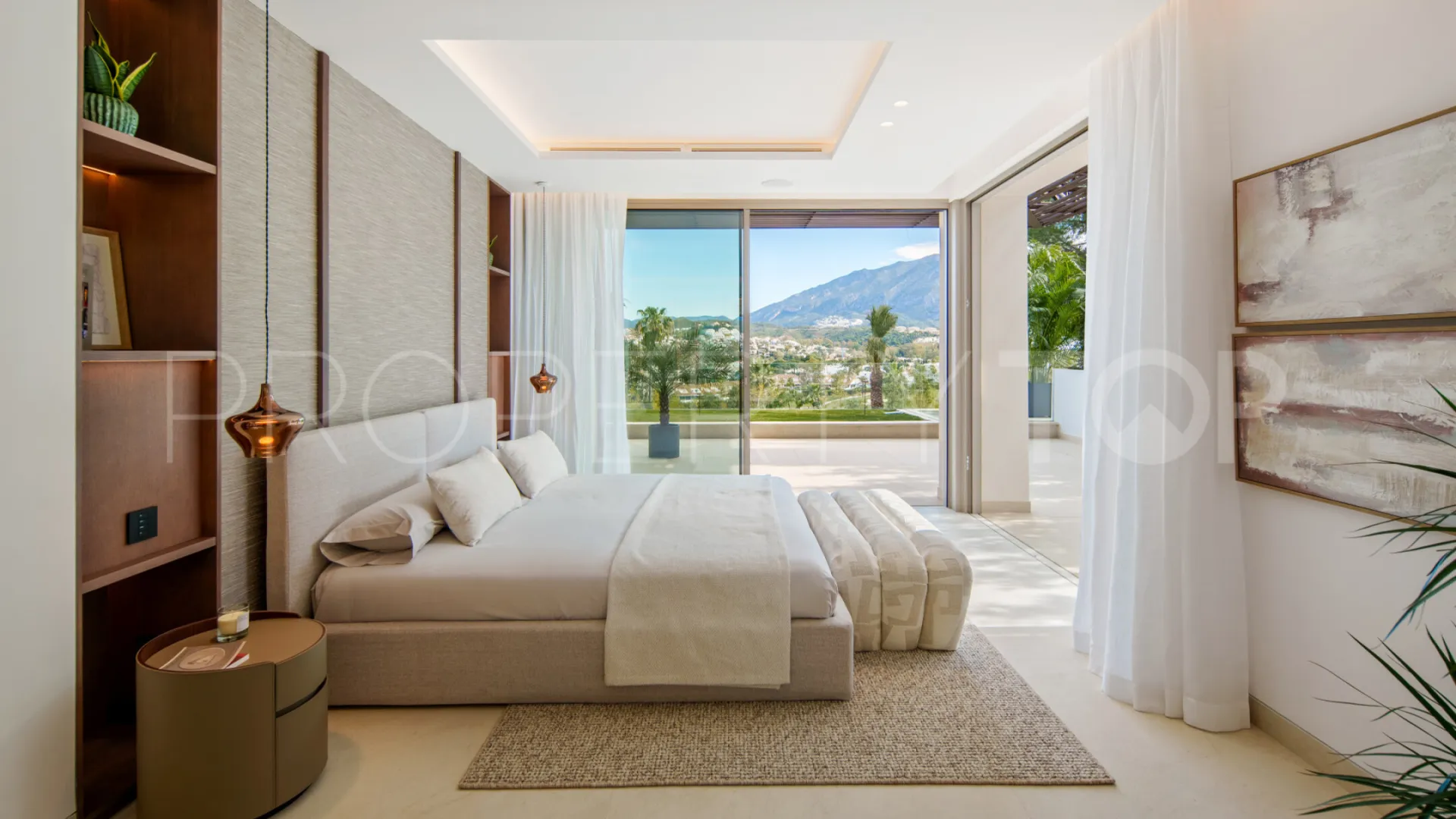 Buy villa with 5 bedrooms in Nueva Andalucia