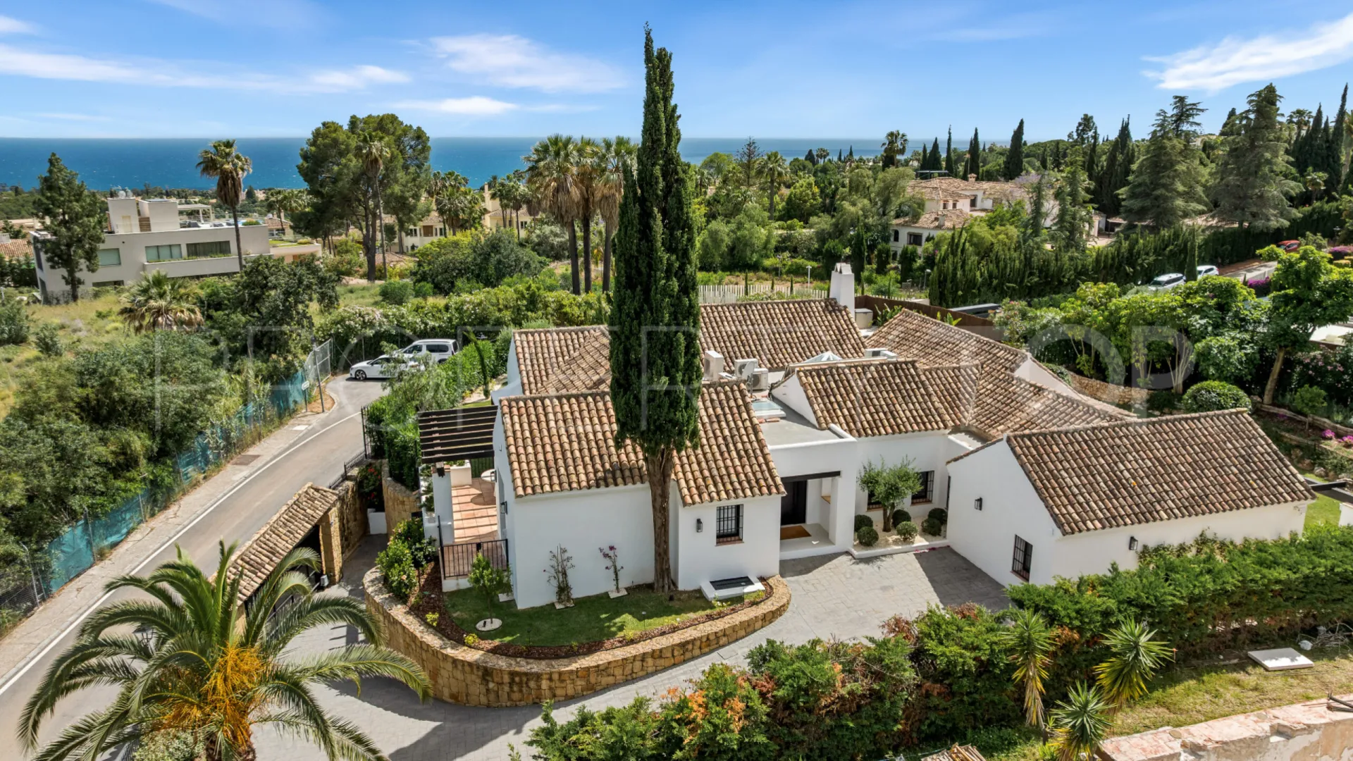 Villa for sale in Cascada de Camojan with 4 bedrooms