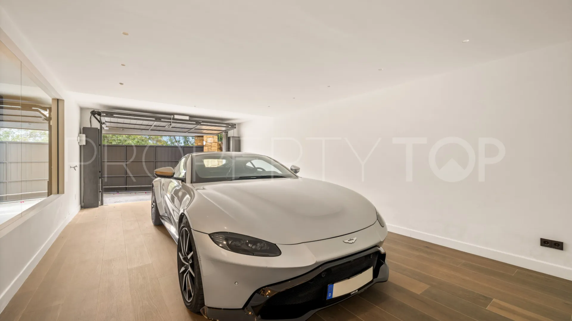 Villa for sale in Cascada de Camojan with 4 bedrooms