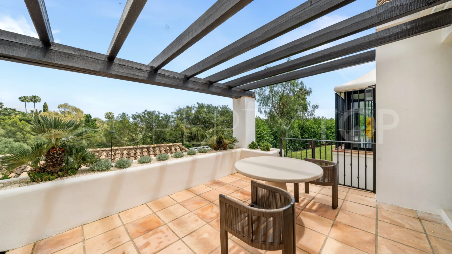 Villa for sale in Cascada de Camojan with 4 bedrooms