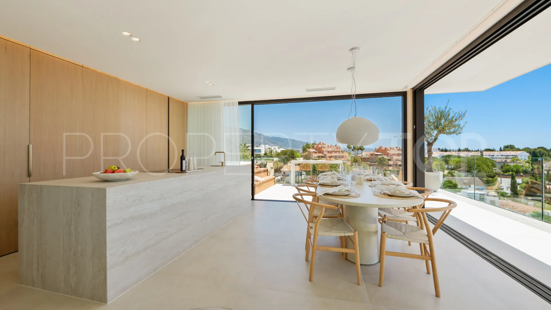 Comprar villa de 5 dormitorios en Nueva Andalucia