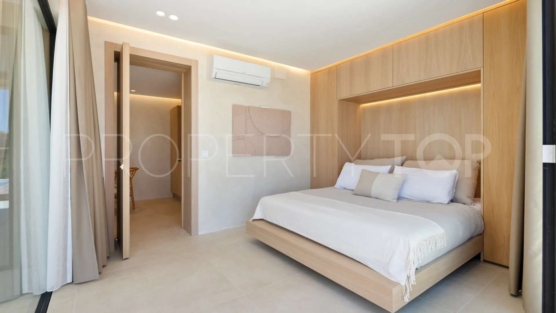 Comprar villa de 5 dormitorios en Nueva Andalucia