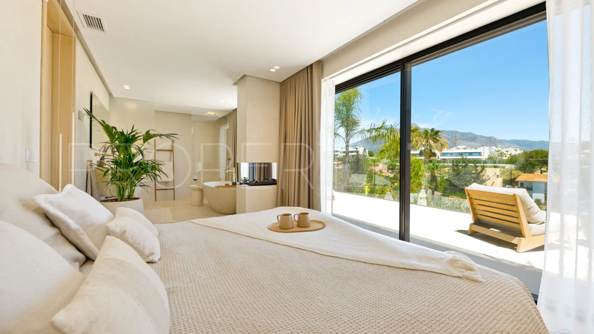 Comprar villa de 5 dormitorios en Nueva Andalucia