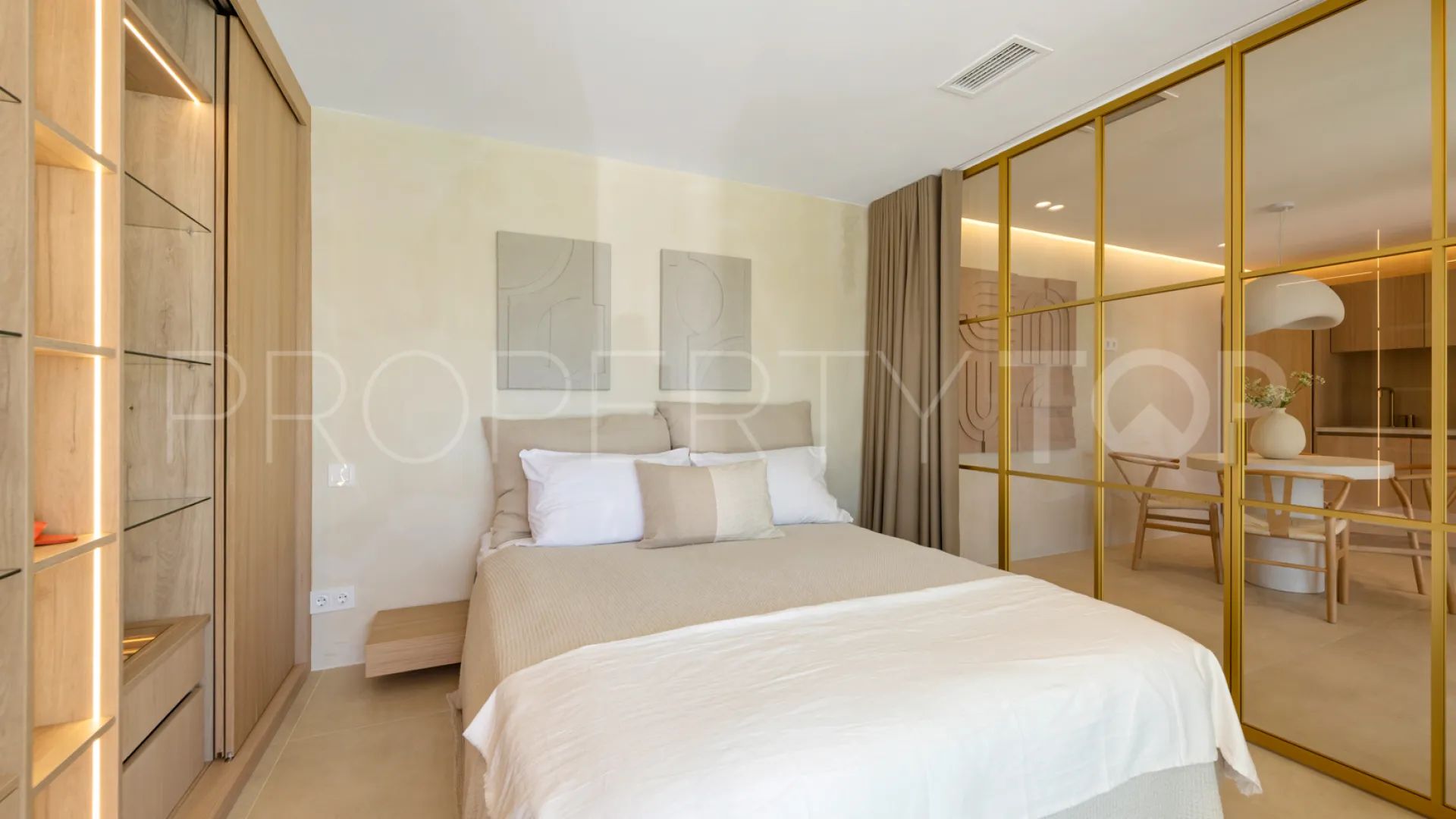 Comprar villa de 5 dormitorios en Nueva Andalucia