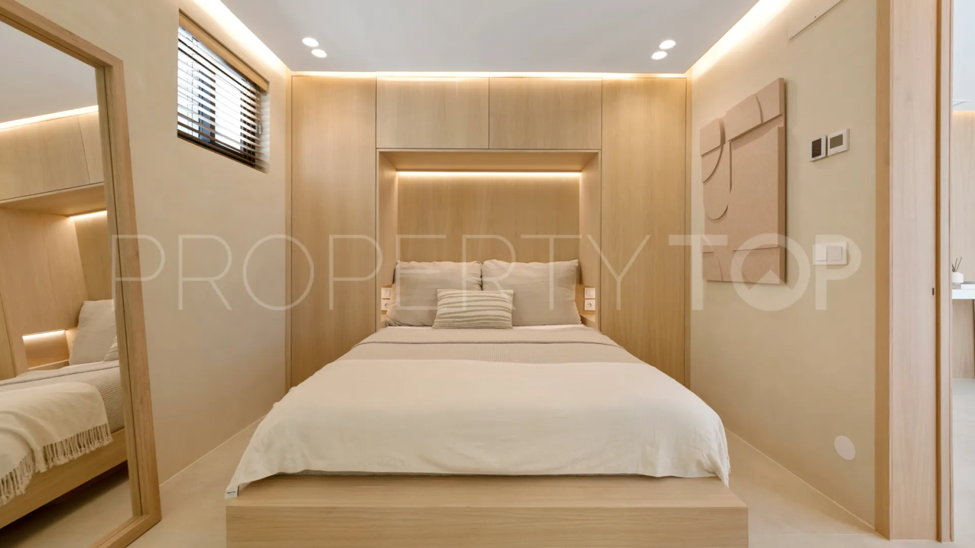 Comprar villa de 5 dormitorios en Nueva Andalucia