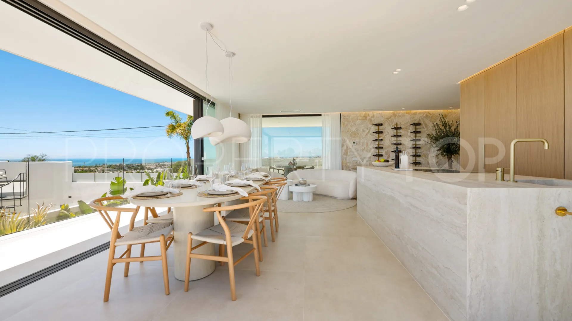 Comprar villa de 5 dormitorios en Nueva Andalucia