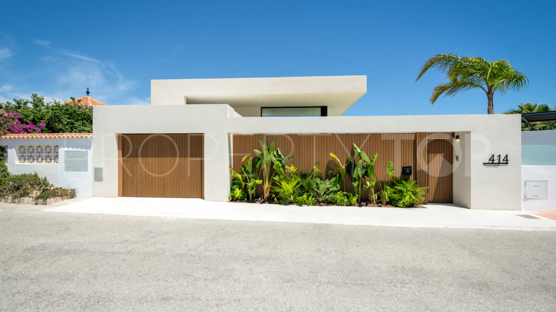 Comprar villa de 5 dormitorios en Nueva Andalucia