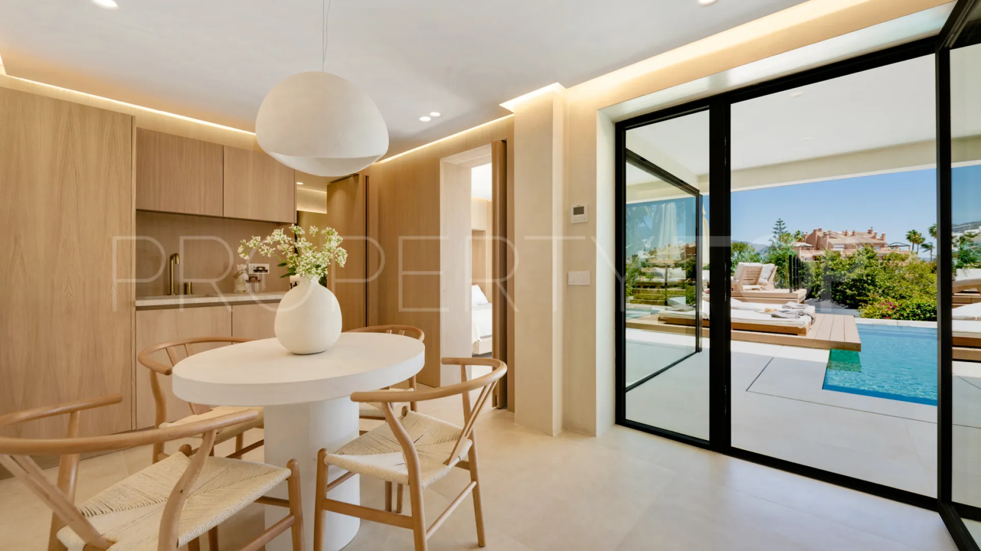 Comprar villa de 5 dormitorios en Nueva Andalucia