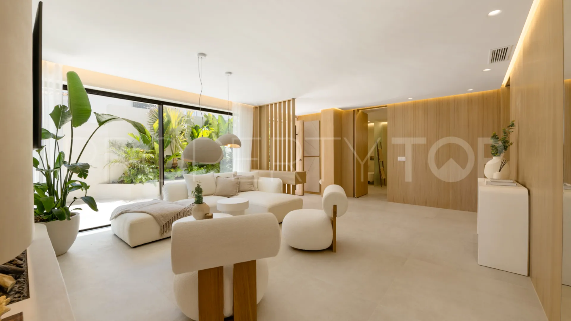 Comprar villa de 5 dormitorios en Nueva Andalucia