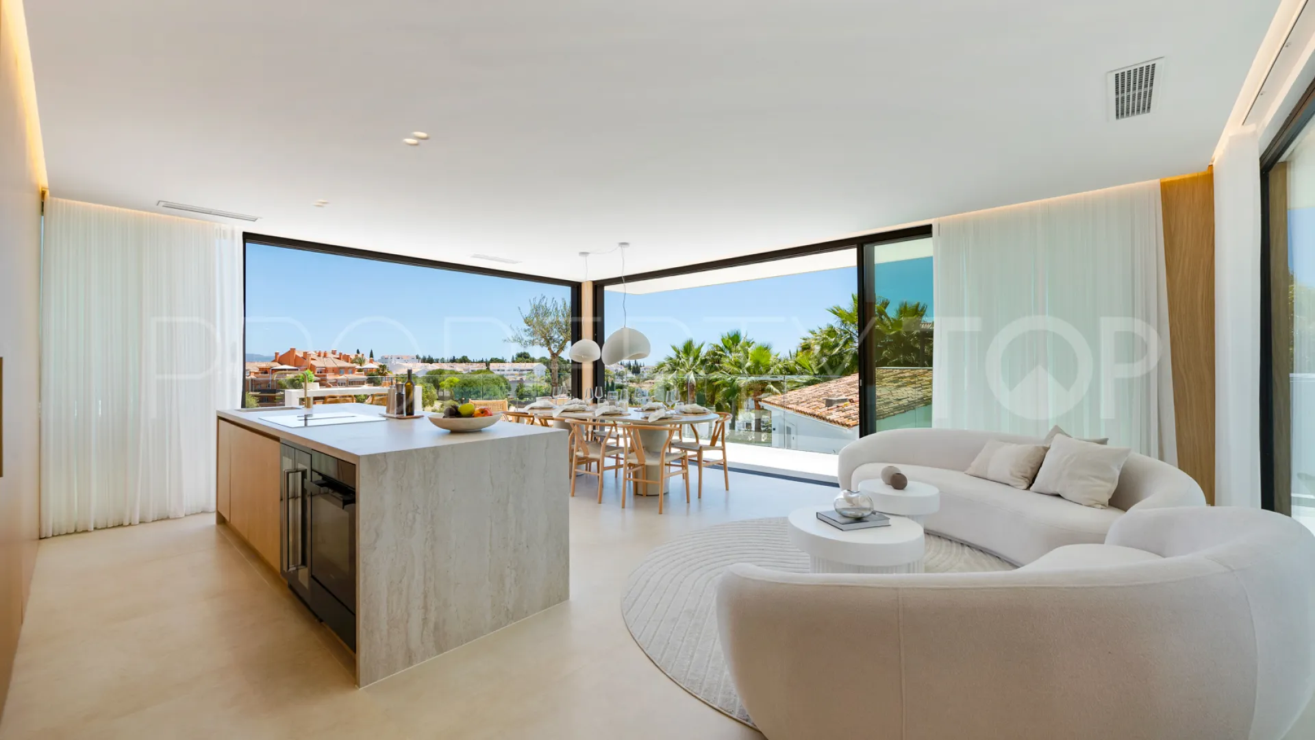 Comprar villa de 5 dormitorios en Nueva Andalucia