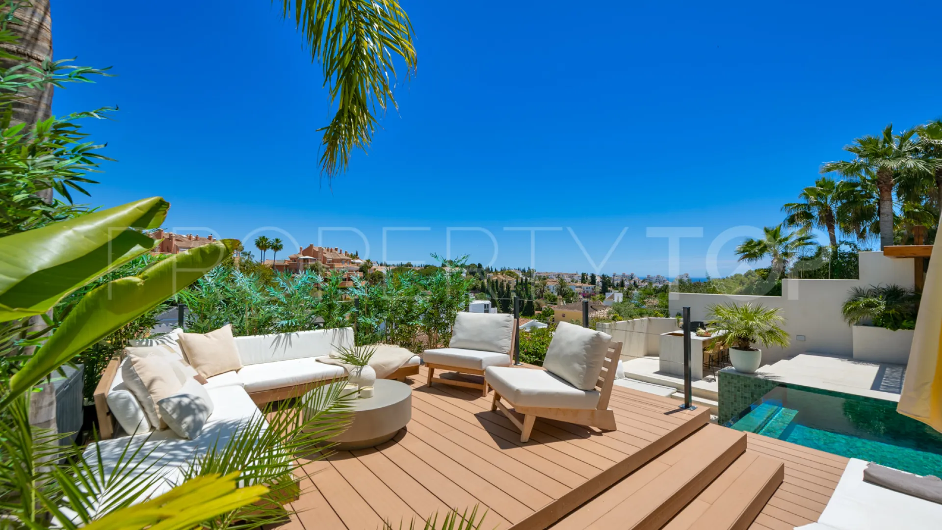 Comprar villa de 5 dormitorios en Nueva Andalucia
