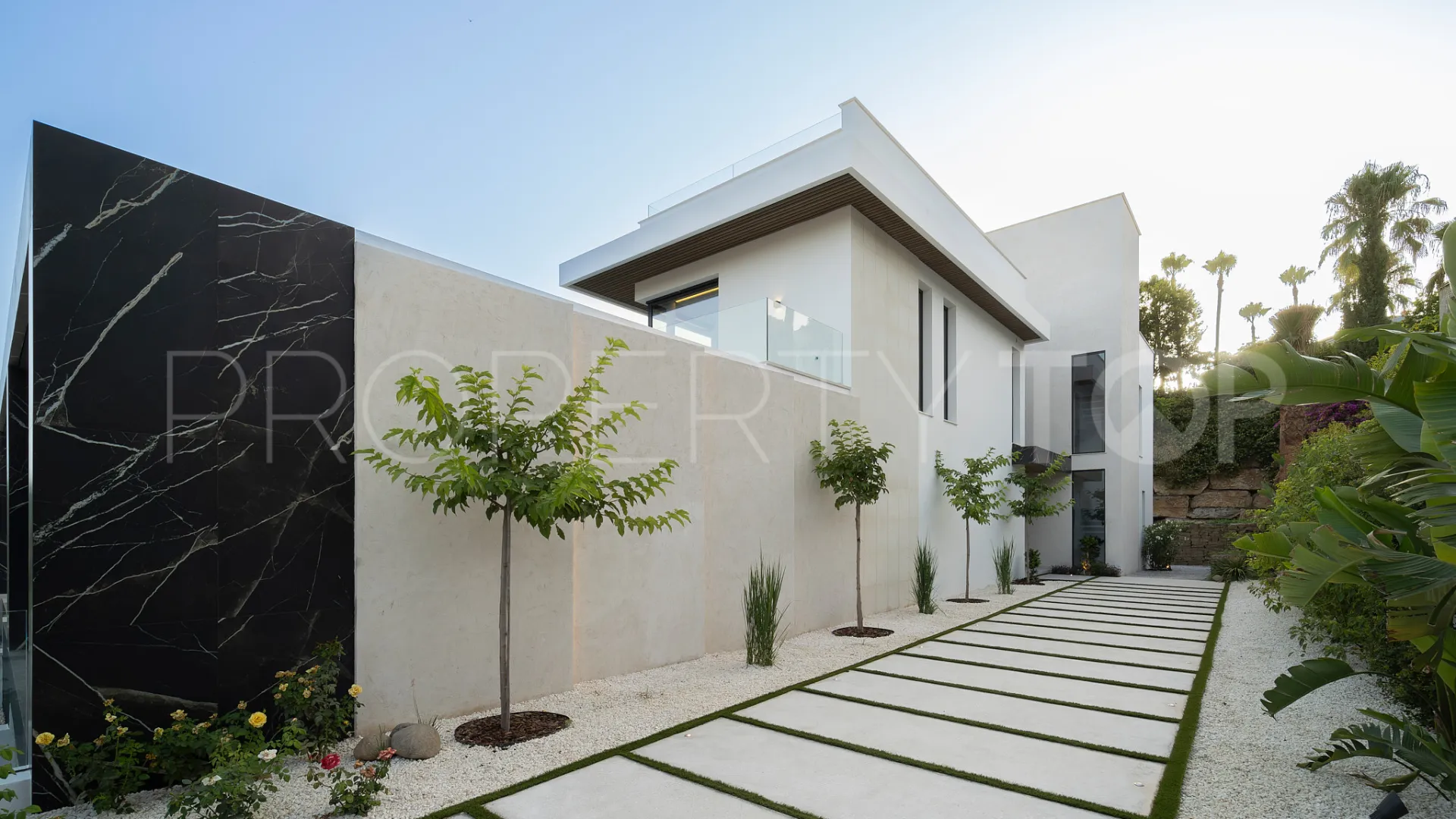 6 bedrooms villa for sale in Altos del Paraiso