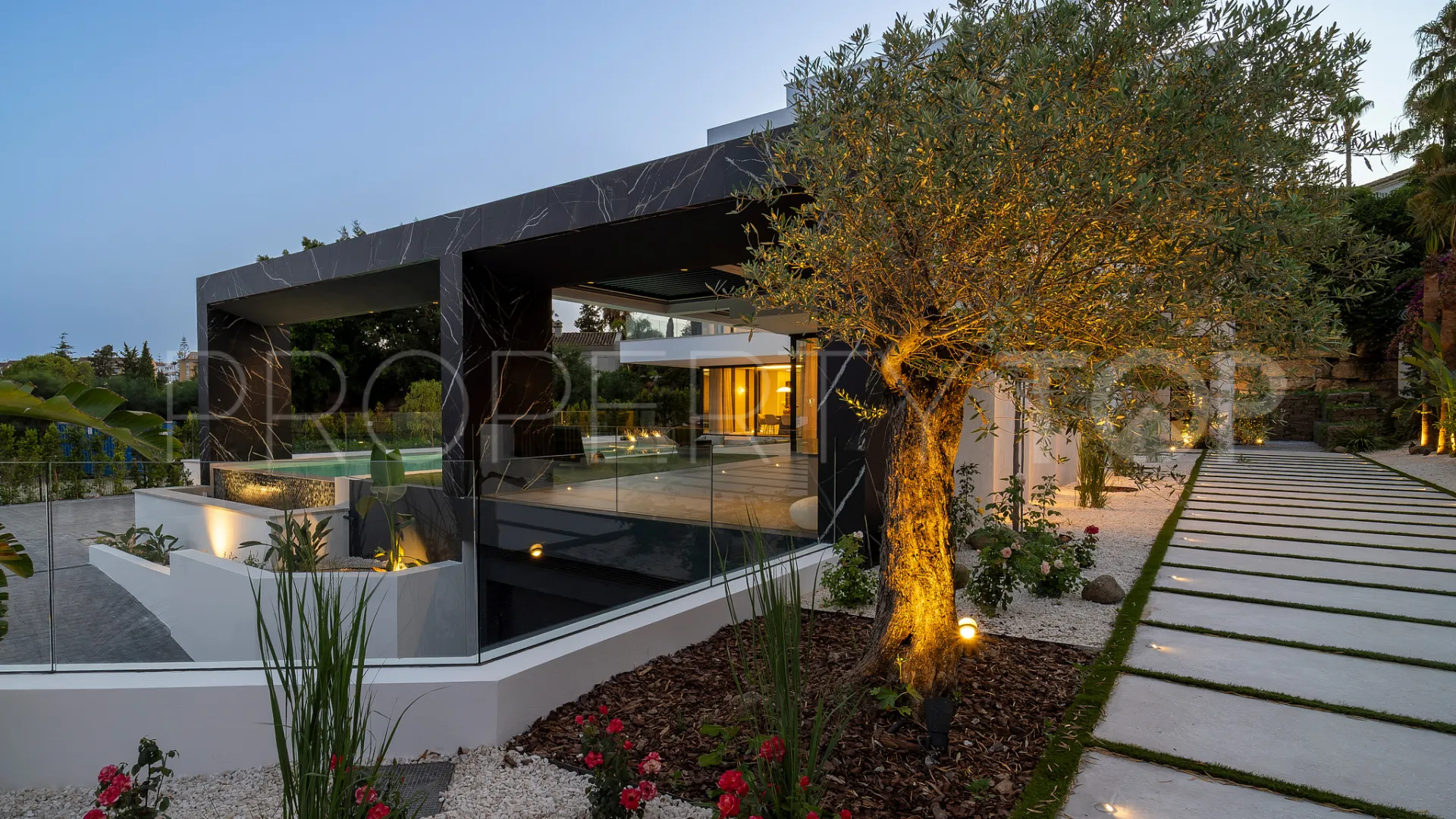 6 bedrooms villa for sale in Altos del Paraiso
