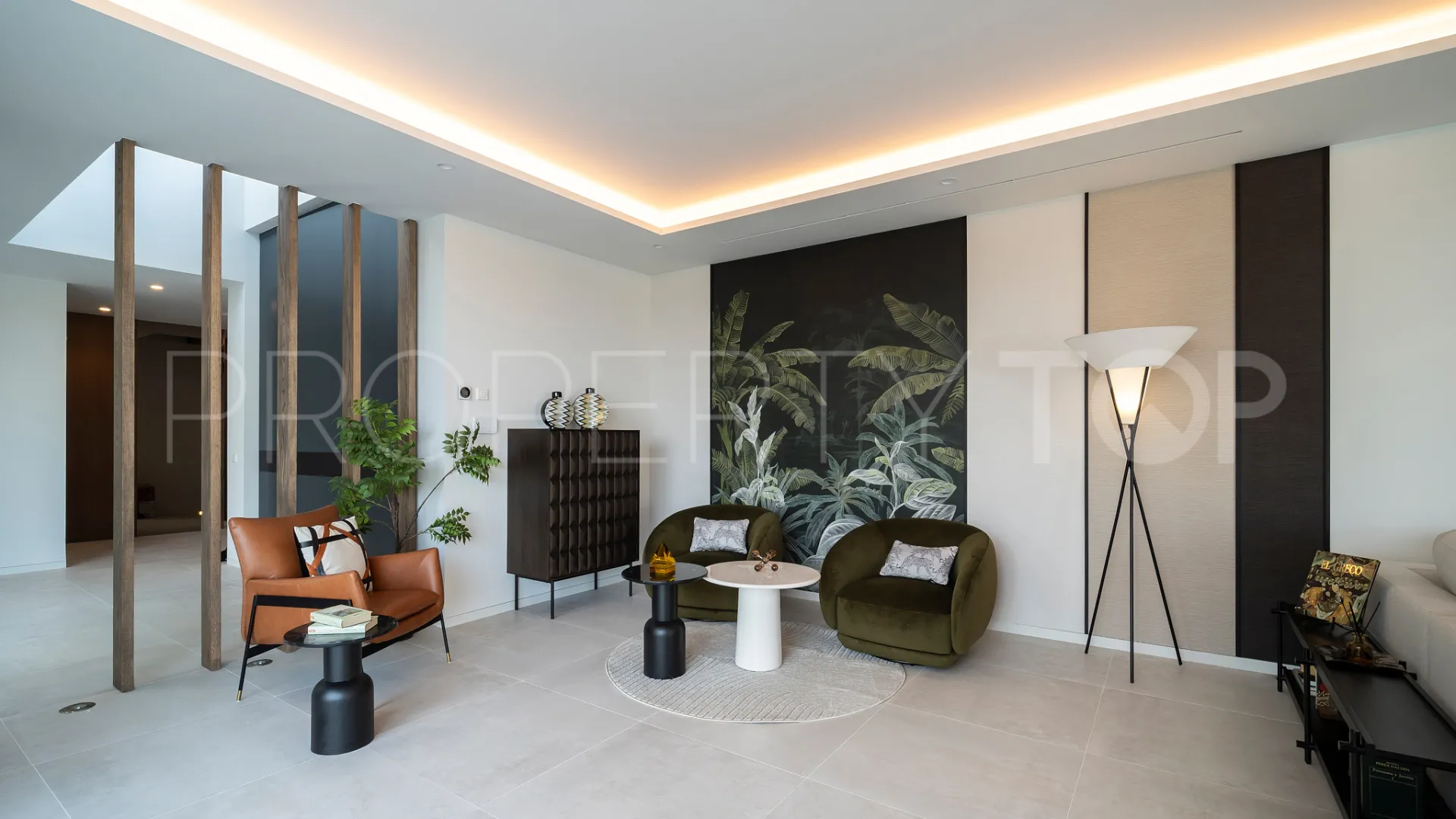 6 bedrooms villa for sale in Altos del Paraiso