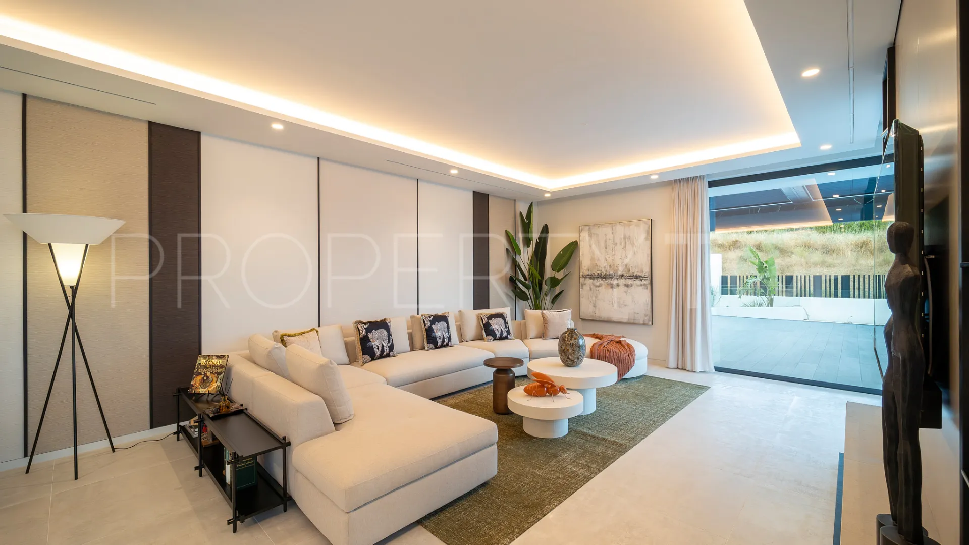 6 bedrooms villa for sale in Altos del Paraiso