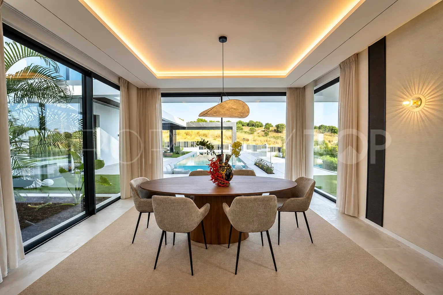 6 bedrooms villa for sale in Altos del Paraiso