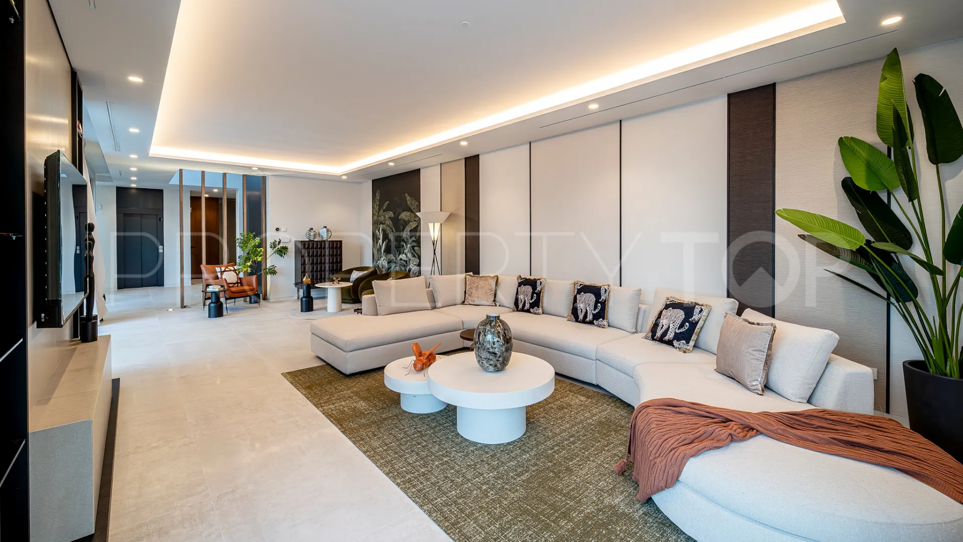 6 bedrooms villa for sale in Altos del Paraiso